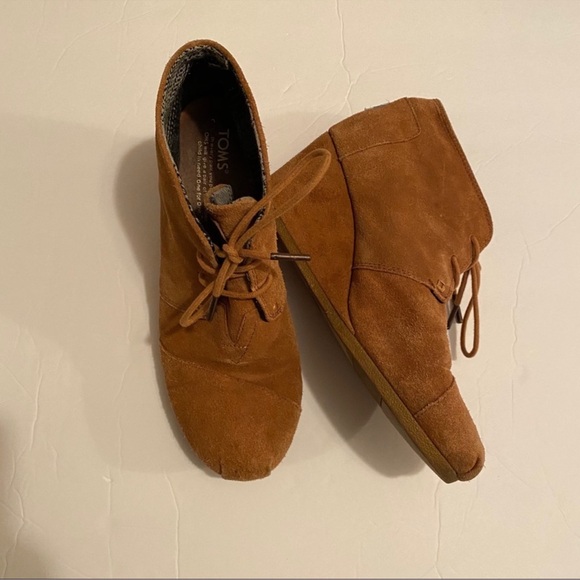 EUC Tom’s women leather lace up shoes - Picture 2 of 6